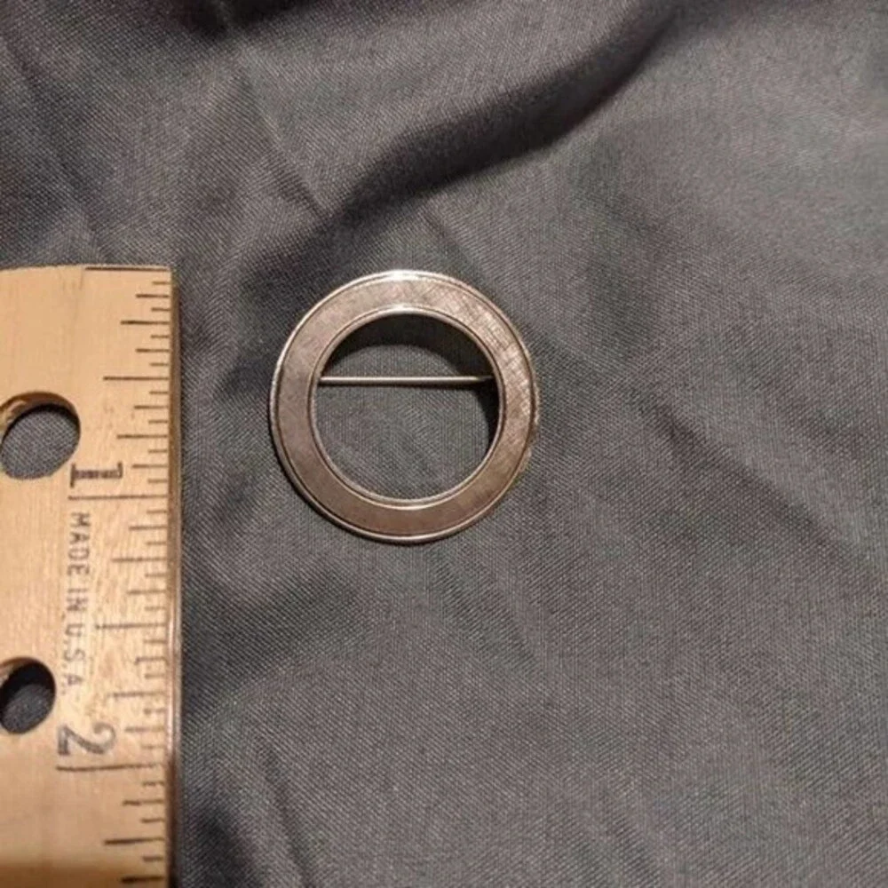 Simple Silver circle pin